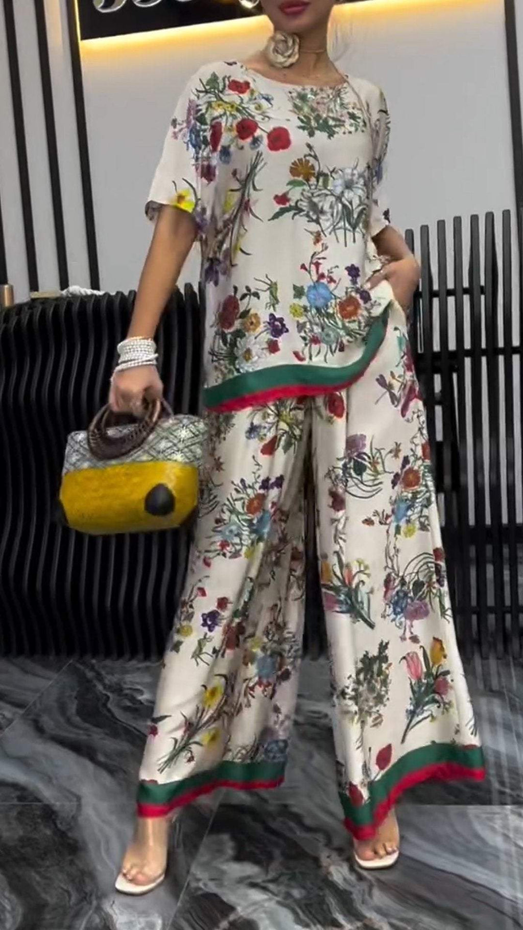 Women's Crew Neck Short Sleeve Printed Suit