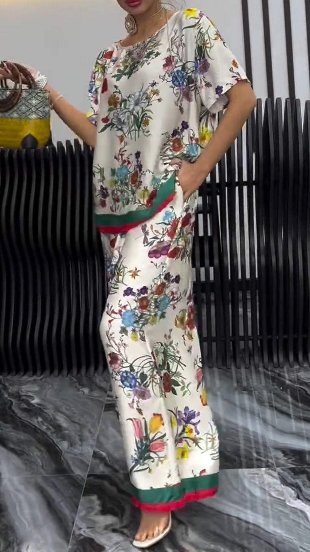 Women's Crew Neck Short Sleeve Printed Suit